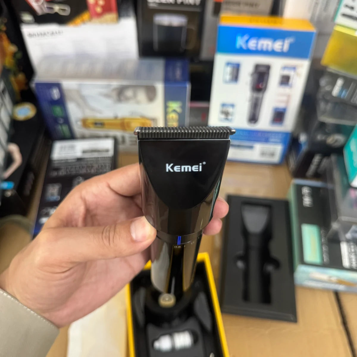 KEMEI KM3293 Metal Body Digital Display Hair Trimmer – 6800RPM with 3mm, 6mm, 9mm & 12mm Guide Combs