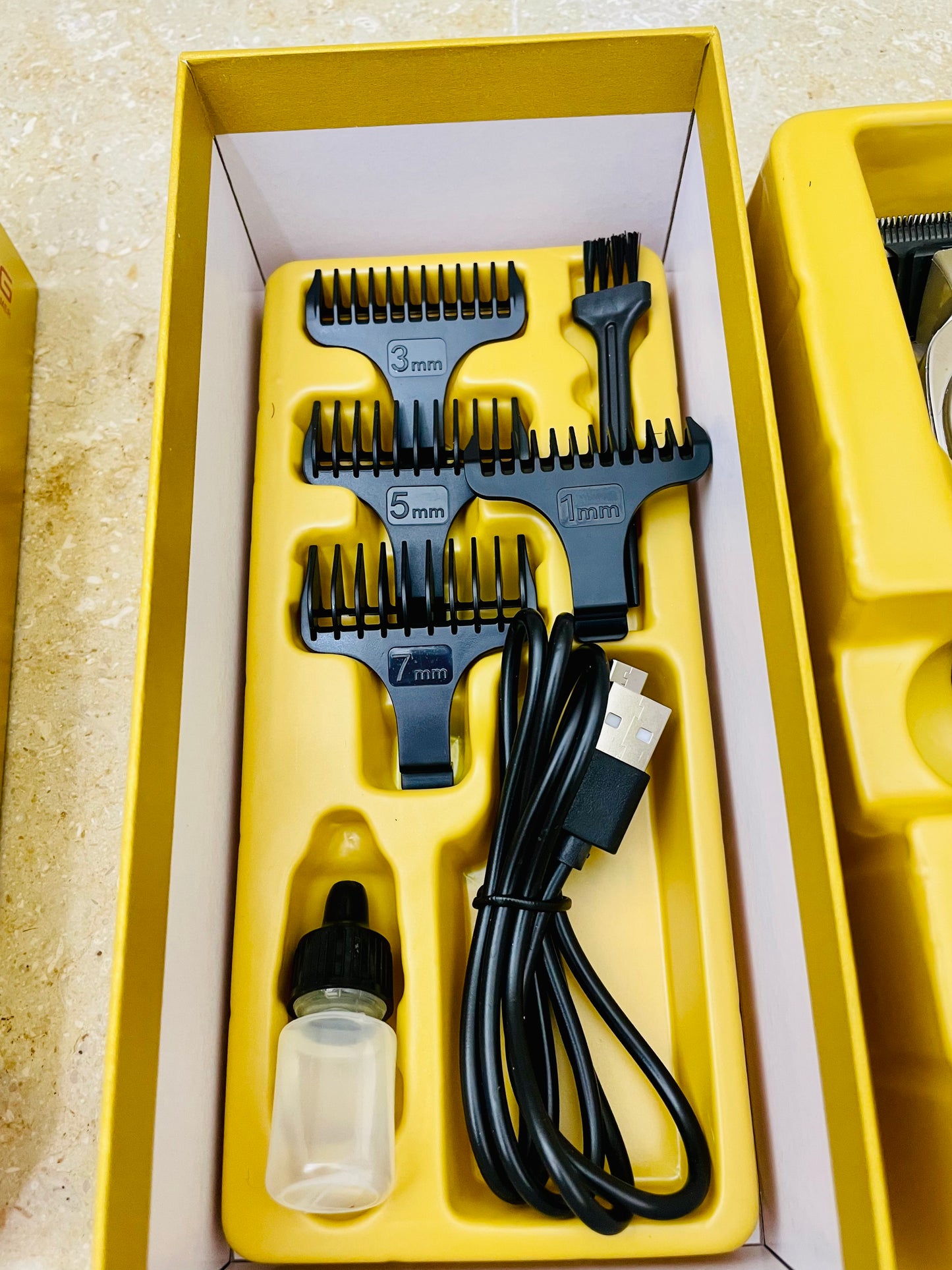 Daling DL-0058 Rechargeable Hair Trimmer – 180 Min Runtime, Digital Display ✂️⚡