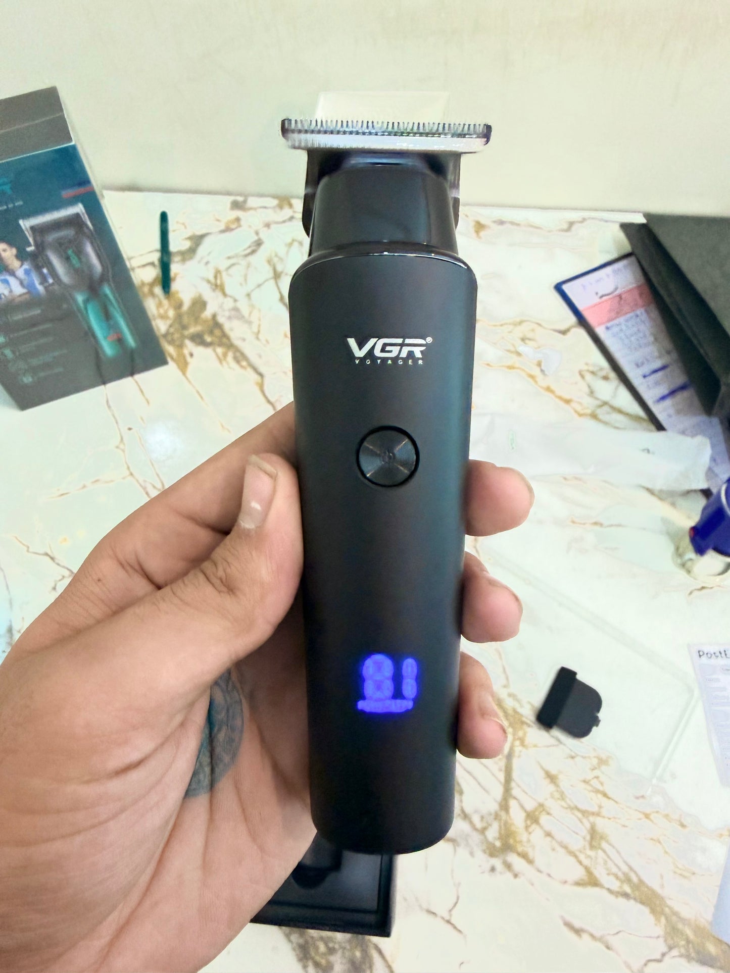 VGR V-937 Professional Trimmer – 2000mAh Battery | AwamiImport.com
