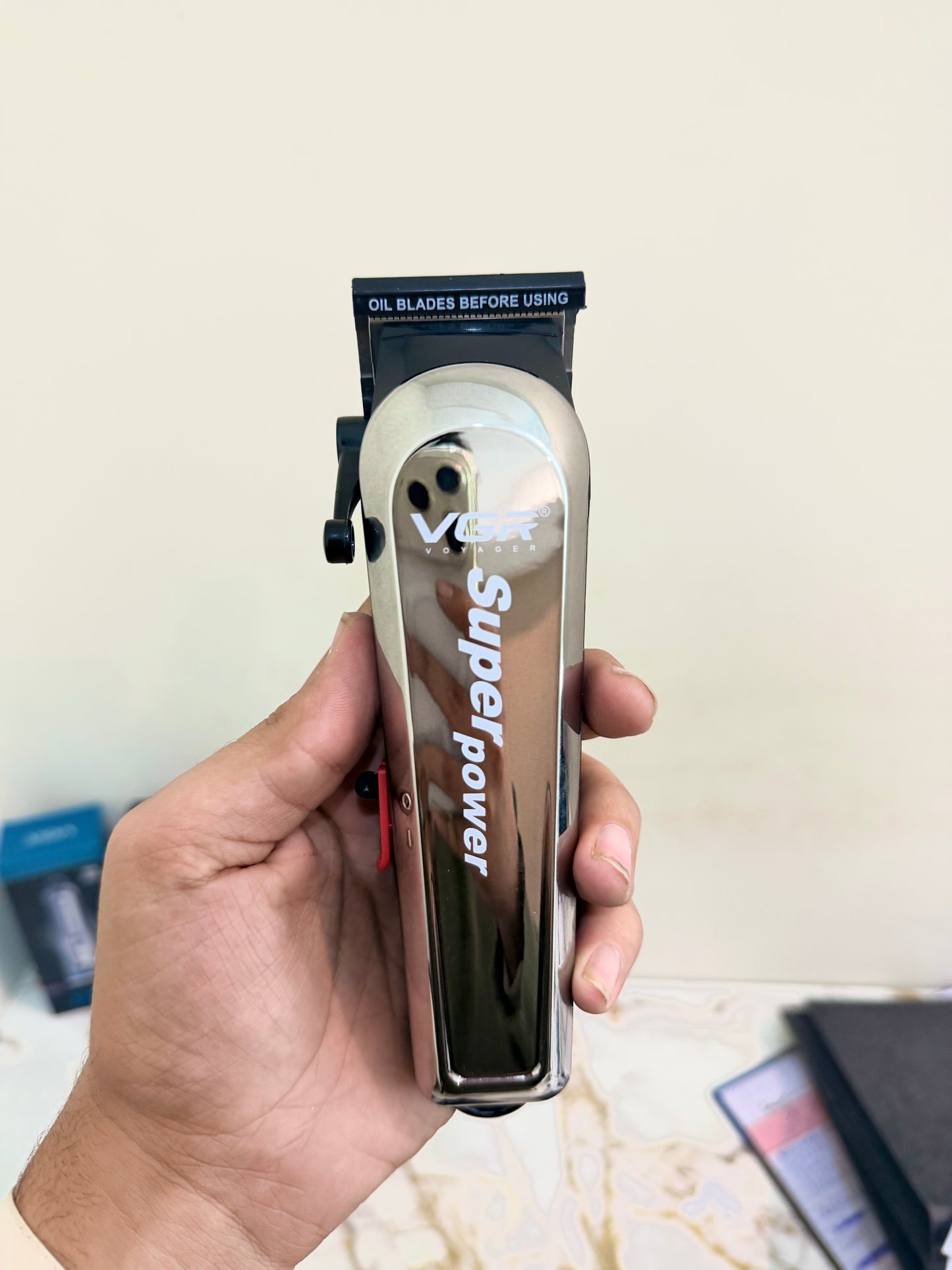 VGR 0-60 Professional Trimmer – Digital Display & Taper Control | AwamiImport.com