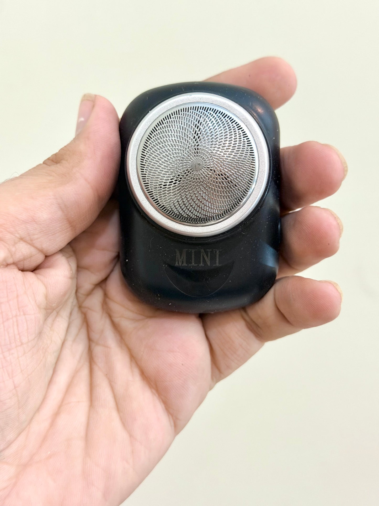 Mini Triple-Blade Rechargeable Shaver with Cleaning Brush – AwamiImport.com