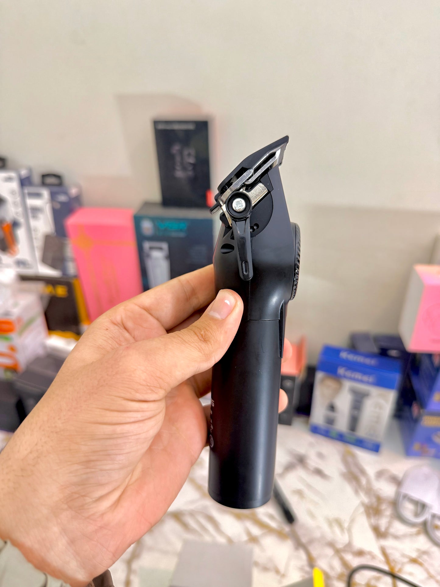 Daling RF-699 Professional Hair Clipper – Digital Display, 7 Guide Combs, 5H Runtime