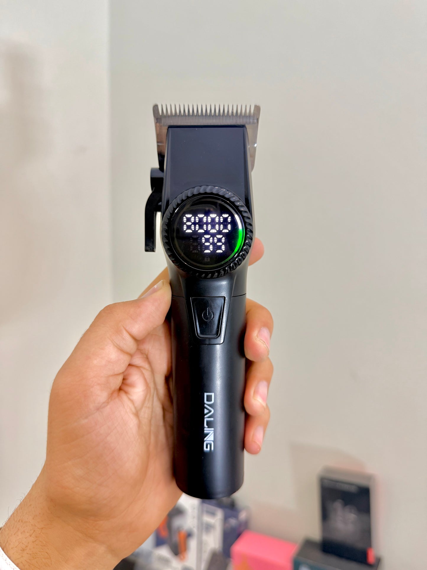 Daling RF-699 Professional Hair Clipper – Digital Display, 7 Guide Combs, 5H Runtime