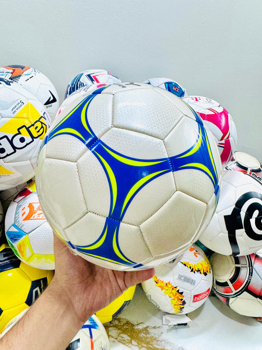 Export Quality Football –  Football Size 5 & 4 (410–450g), Random Designs | AwamiImport.com
