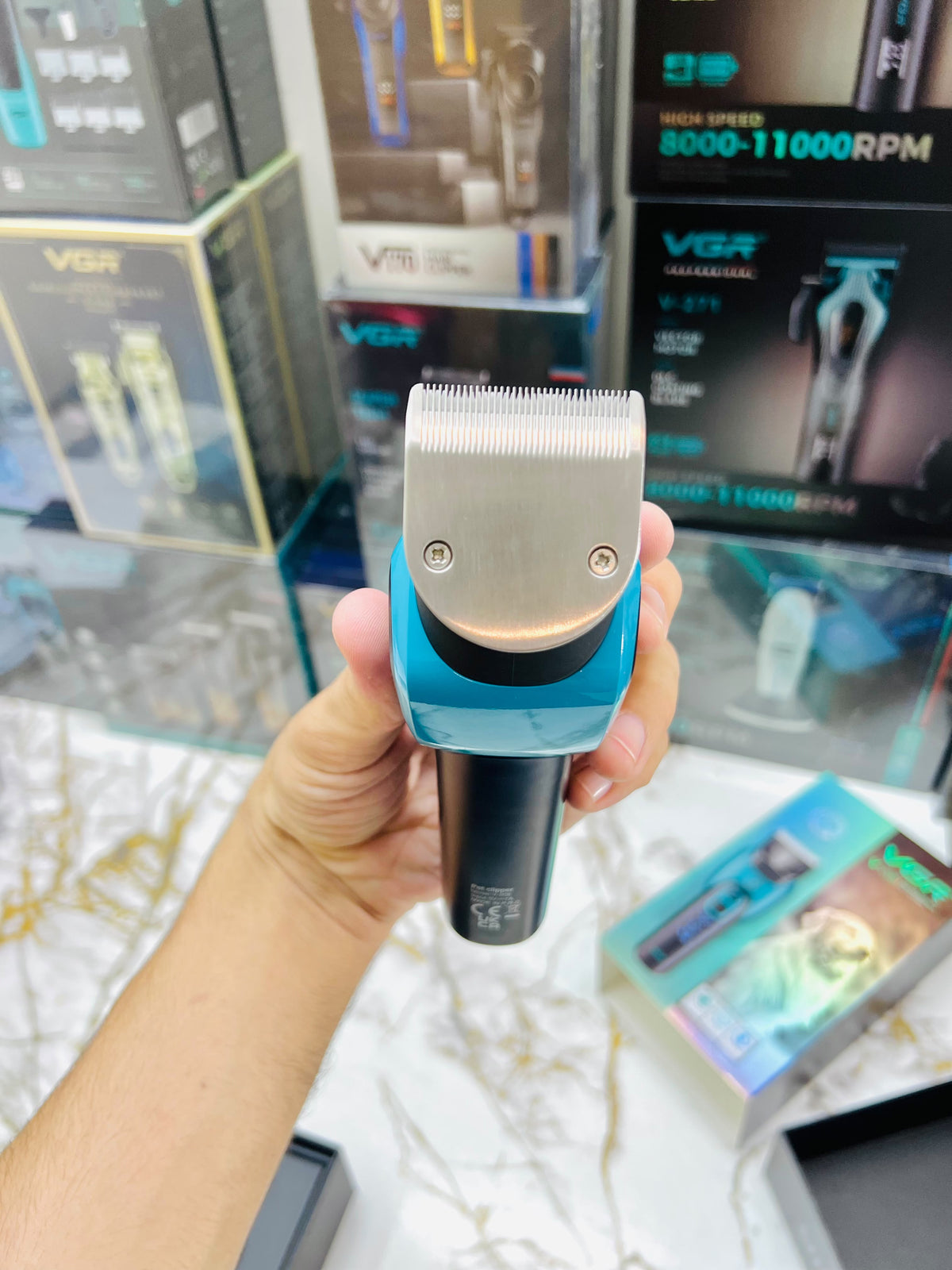 VGR Voyager V-208 Rechargeable Pet Clipper – Ceramic Blade, LED Light, 6 Guide Combs & Lithium Battery|🇦🇷ARGENTINA LOT