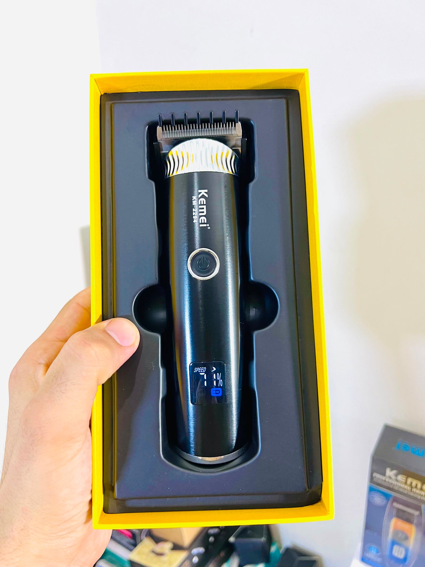 KEMEI KM-2294 Metal Body Digital Display Hair Trimmer – 7800RPM with 4mm, 8mm, 12mm,Combs 16mm & 20mm