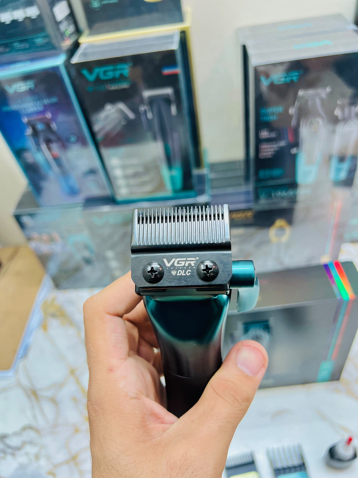 VGR Voyager Professional V-271 Hair Clipper – 11000 RPM Vector Motor with DLC Coated Blade & 2500mAh Battery|🇦🇷ARGENTINA LOT