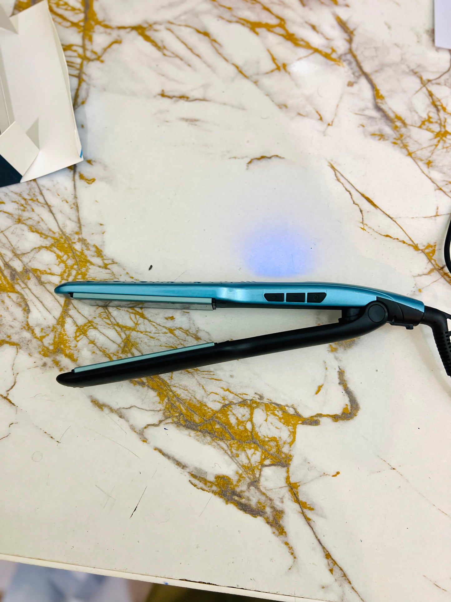 REMINGTON S7300 Wet 2 Straight Ceramic Hair Straightener – Frizz-Resist Micro Conditioners for Silky Smooth Hair