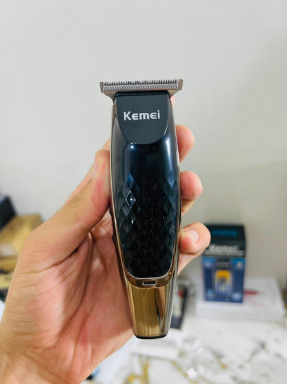 Kemei KM-1835 Professional Hair Clipper – Carbon Steel Blade,with 1mm, 2mm, 3mm, 4mm & 5mm Combs