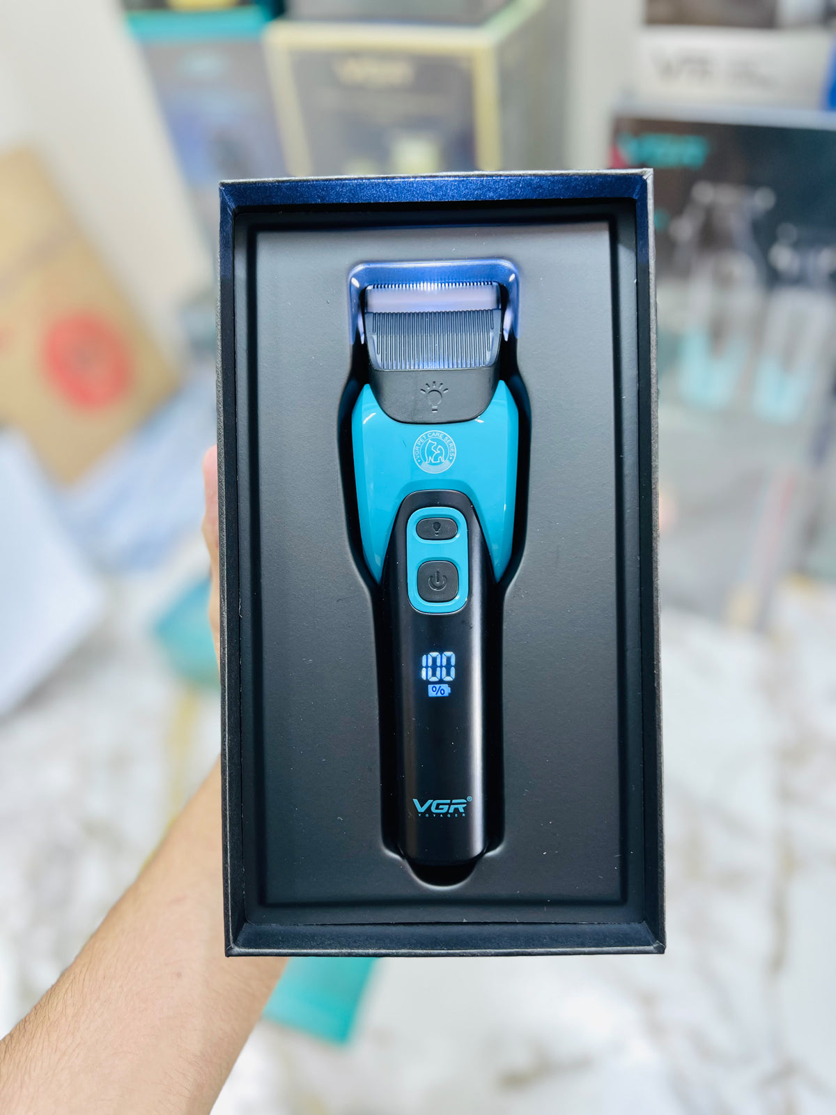 VGR Voyager V-208 Rechargeable Pet Clipper – Ceramic Blade, LED Light, 6 Guide Combs & Lithium Battery|🇦🇷ARGENTINA LOT