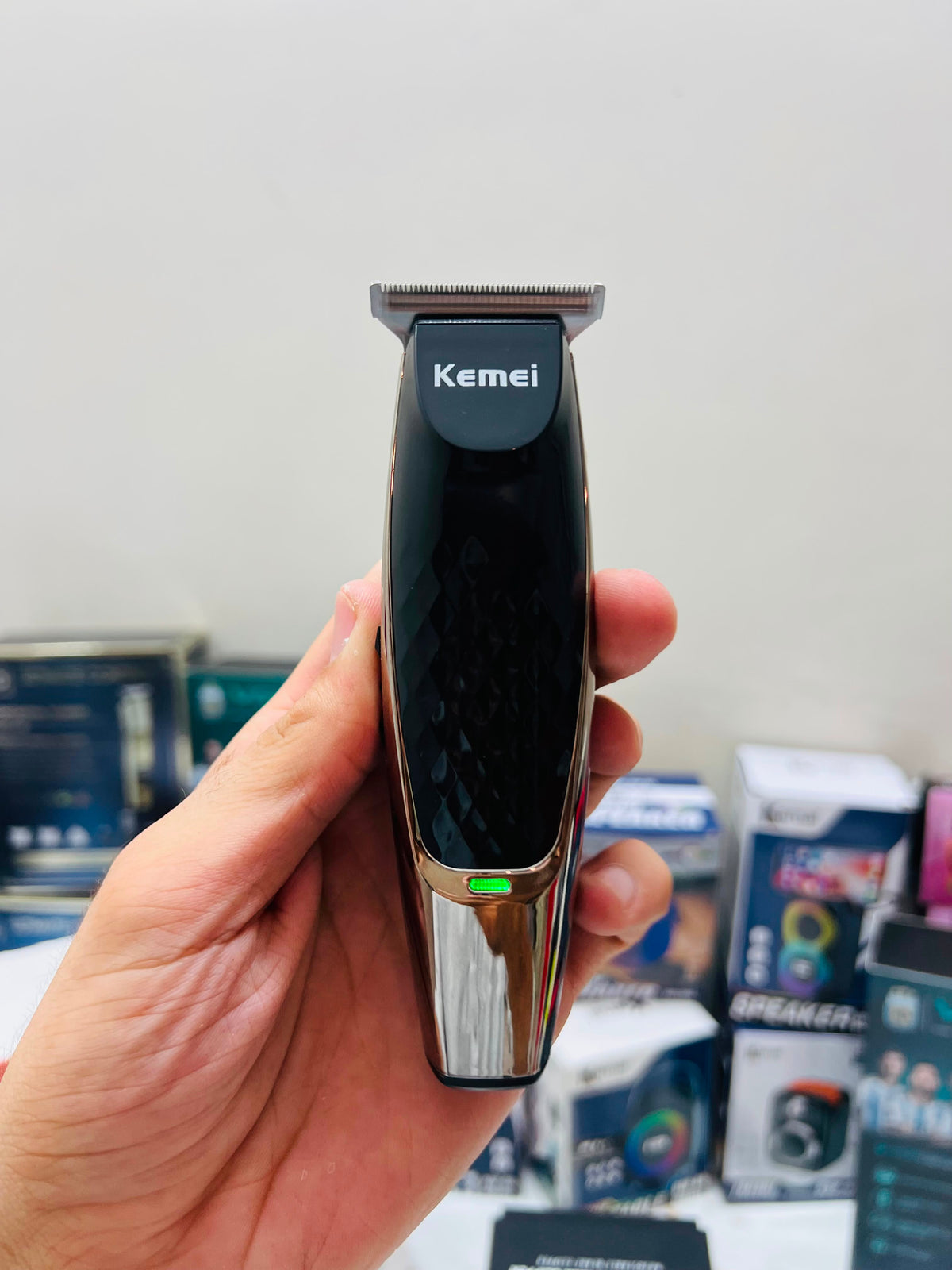 KEMEI LM-1951 Professional Hair Clipper – Carbon Steel Blades with 1, 2, 3, 4 & 5mm Guide Combs