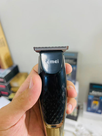 Kemei KM-1835 Professional Hair Clipper – Carbon Steel Blade,with 1mm, 2mm, 3mm, 4mm & 5mm Combs