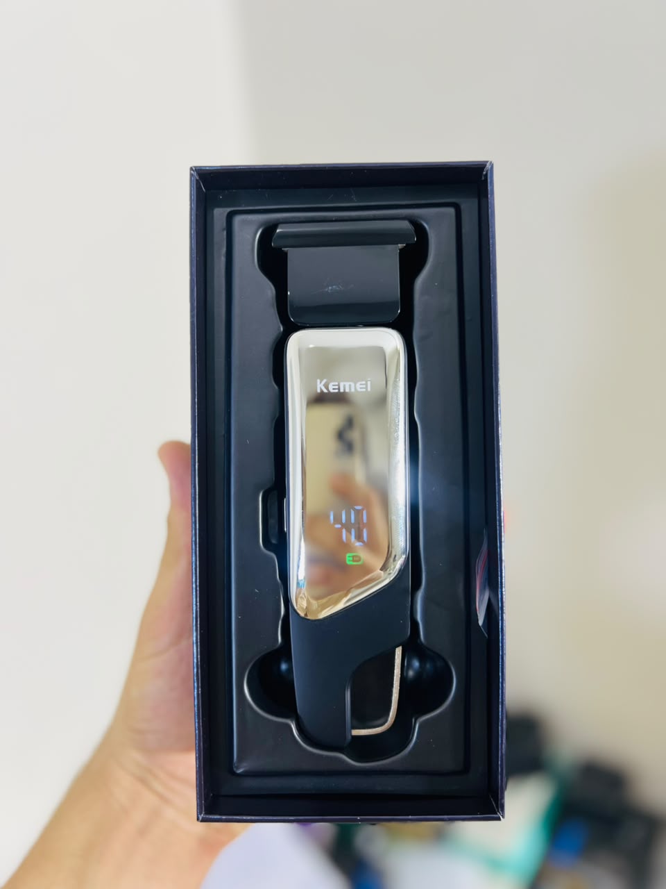 KEMEI KM-3297 Digital Display Hair Trimmer – Carbon Steel Cutter with 1mm, 2mm, 3mm, 4mm & 5mm Combs