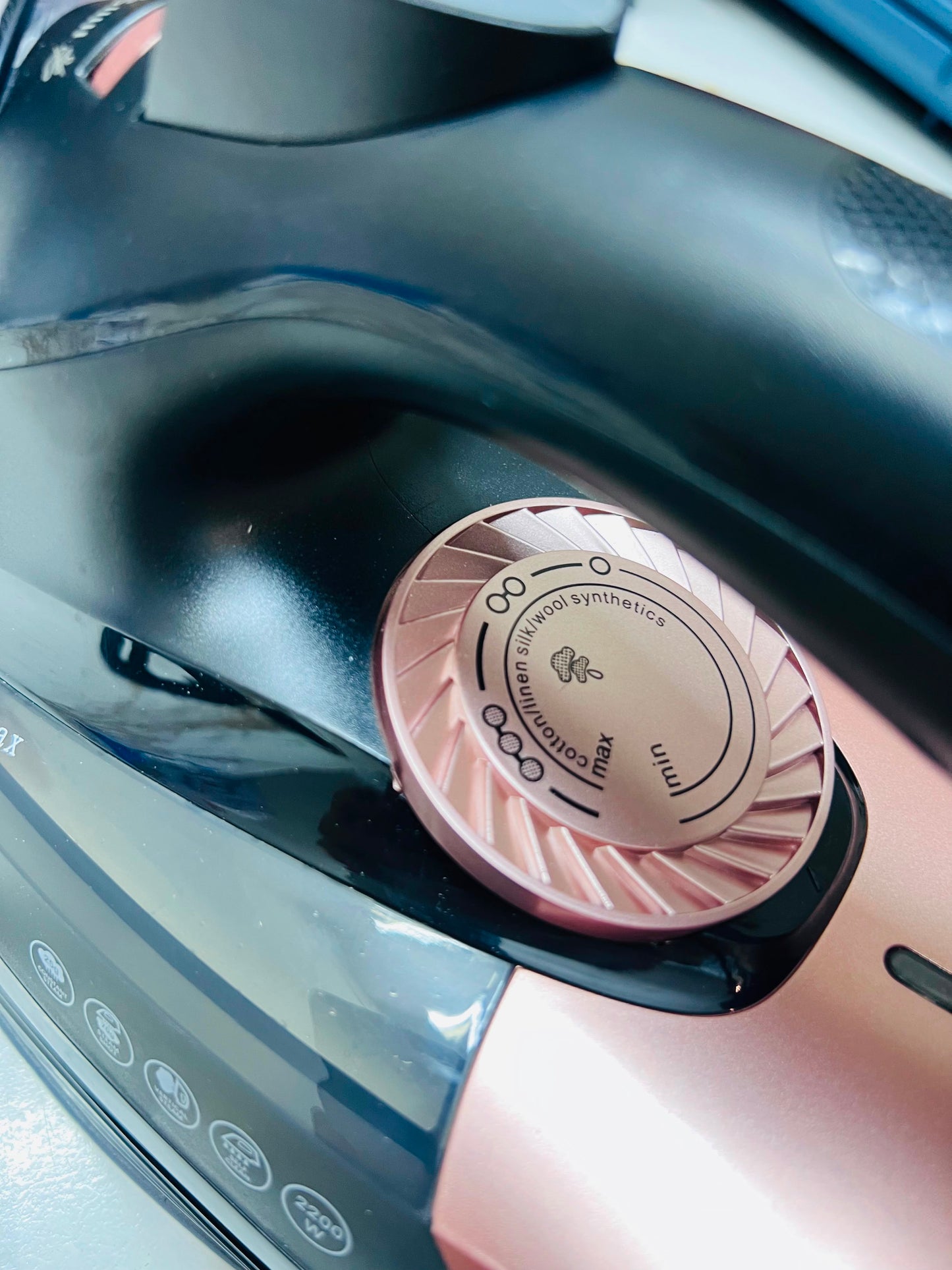 BOMA BM-291 2200W Electric Steam Iron – German Design, 1-Year Warranty & One-Touch Steam