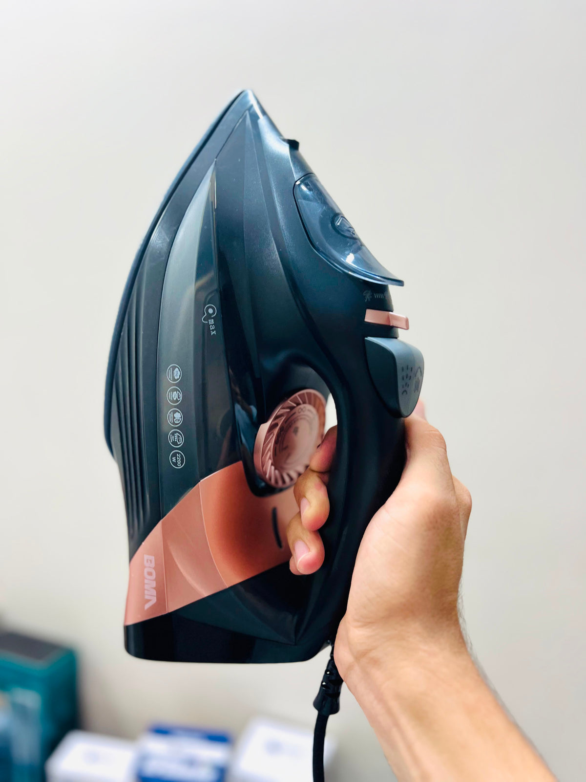 BOMA BM-291 2200W Electric Steam Iron – German Design, 1-Year Warranty & One-Touch Steam