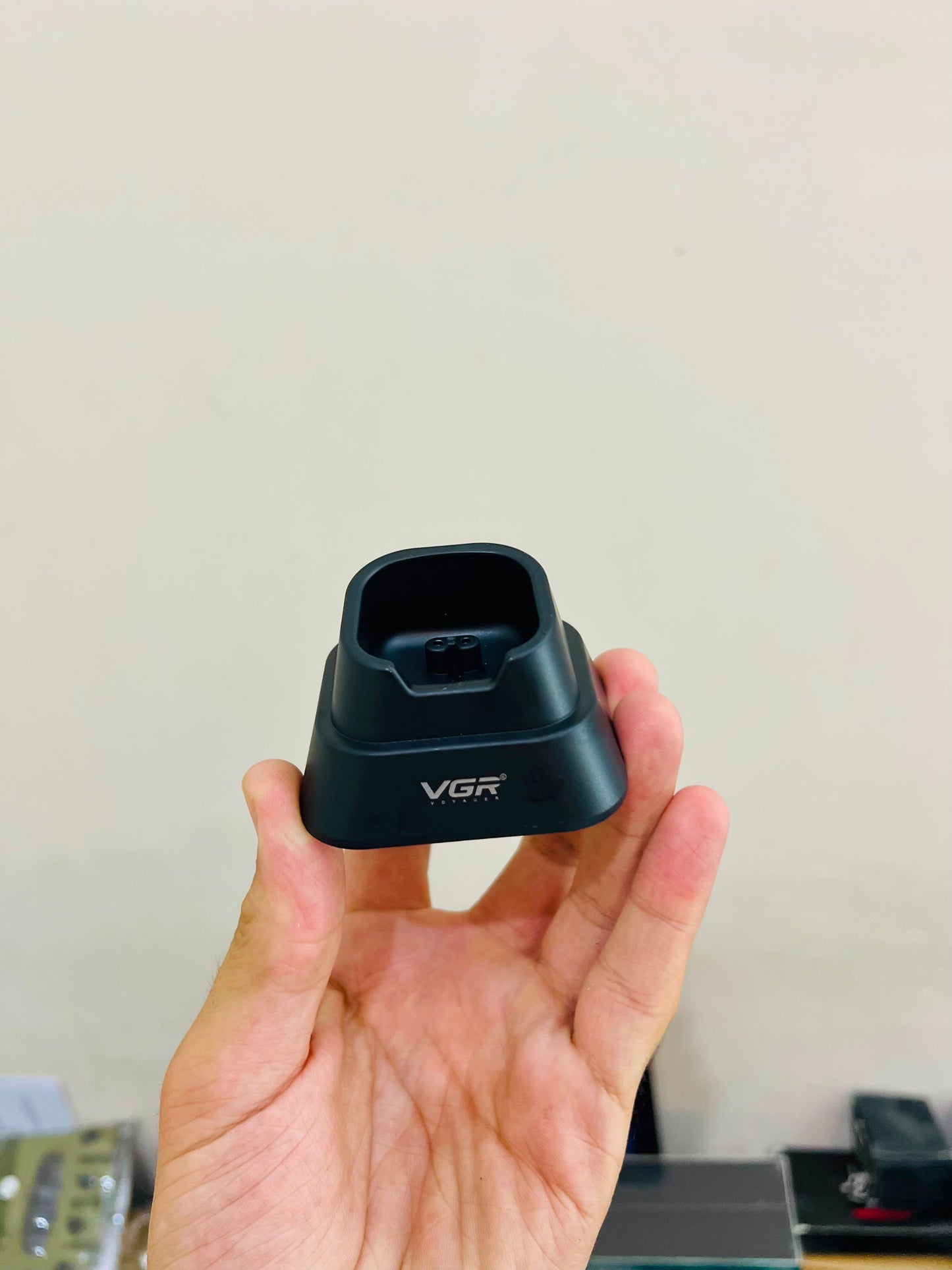 VGR V-166 Professional Stainless Steel Hair Clipper | 2000mAh Lithium Battery| 6 Guide Combs| 🇦🇷 Argentina lot