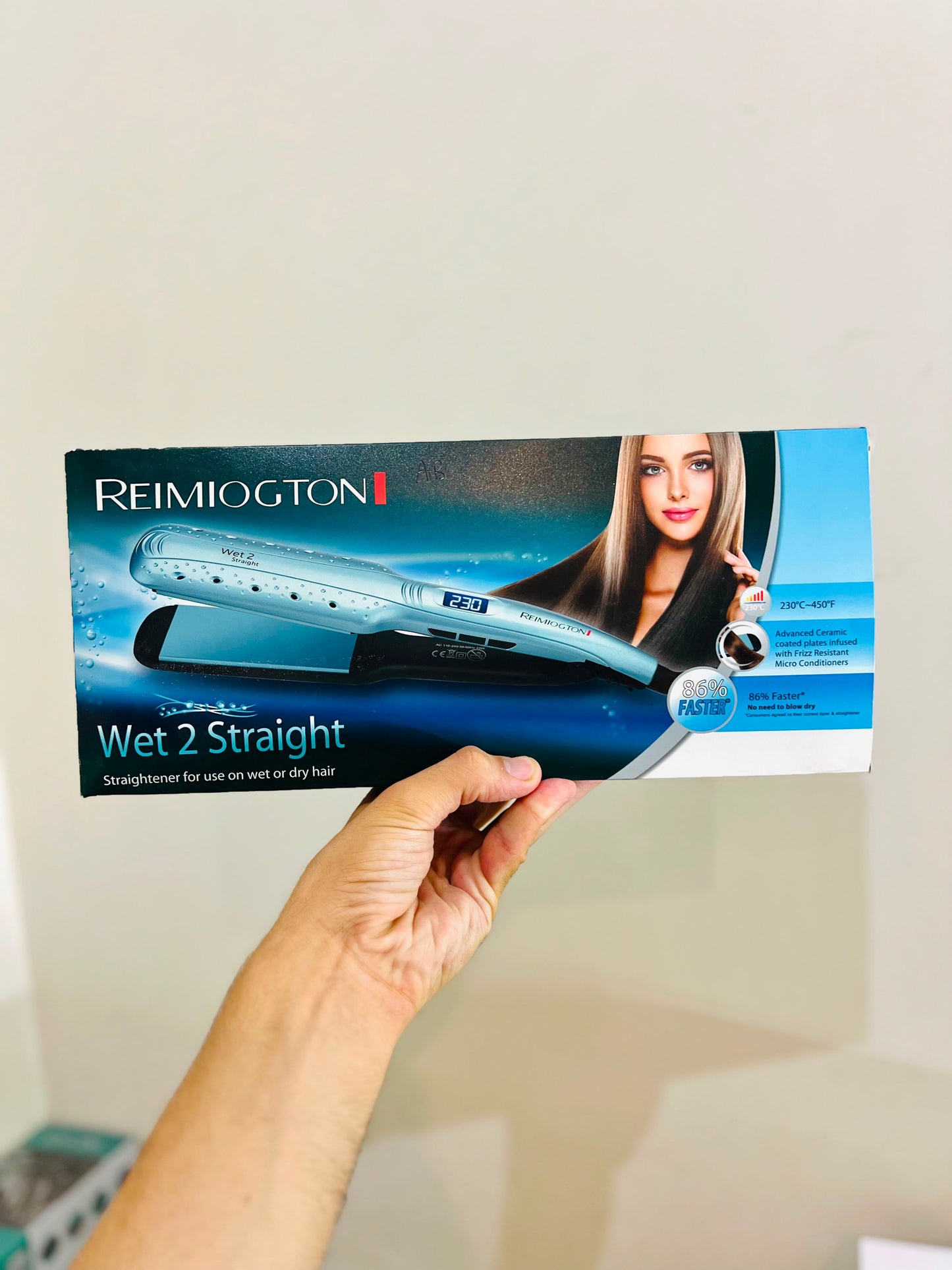 REMINGTON S7300 Wet 2 Straight Ceramic Hair Straightener – Frizz-Resist Micro Conditioners for Silky Smooth Hair