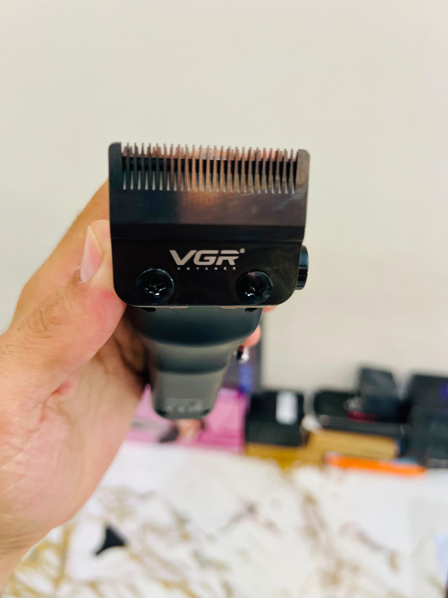 VGR V-166 Professional Stainless Steel Hair Clipper | 2000mAh Lithium Battery| 6 Guide Combs| 🇦🇷 Argentina lot