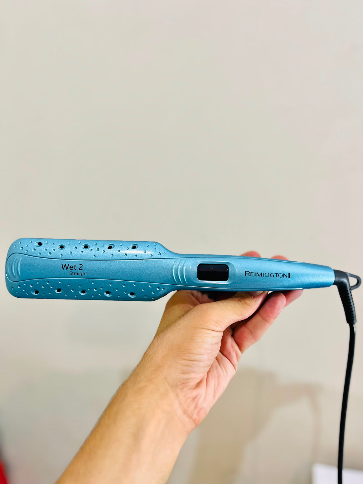 REMINGTON S7300 Wet 2 Straight Ceramic Hair Straightener – Frizz-Resist Micro Conditioners for Silky Smooth Hair