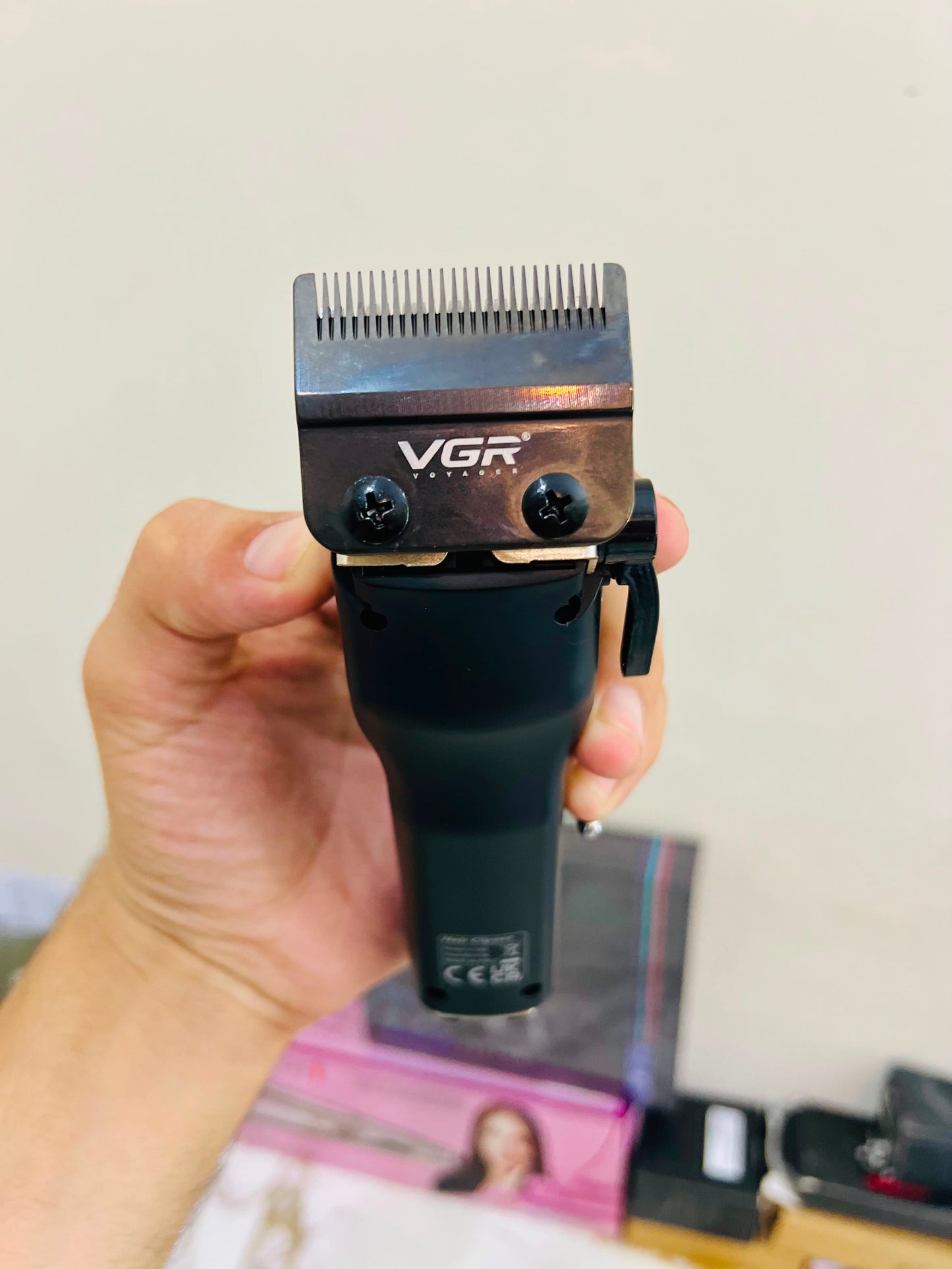 VGR V-166 Professional Stainless Steel Hair Clipper | 2000mAh Lithium Battery| 6 Guide Combs| 🇦🇷 Argentina lot