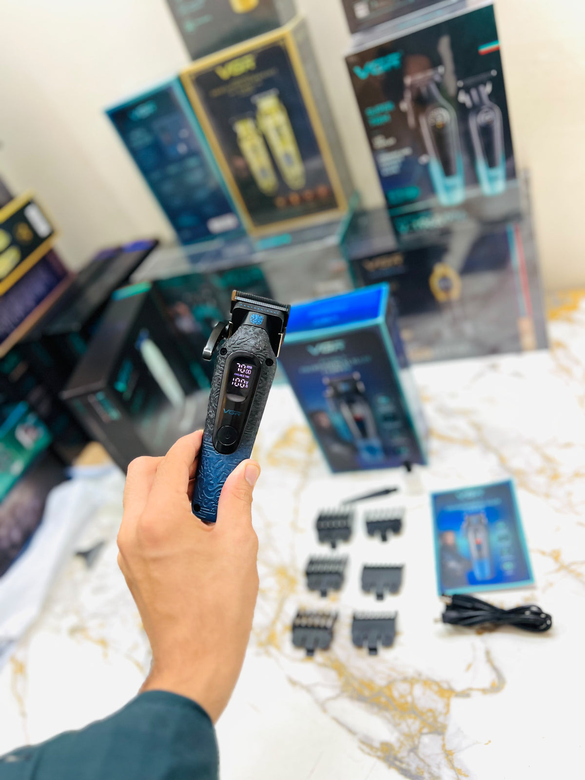 VGR Voyager V-879C Professional Hair Clipper – 7500 RPM Turbo, Ceramic & Titanium Blade, 2000mAh Battery|🇦🇷ARGENTINA LOT