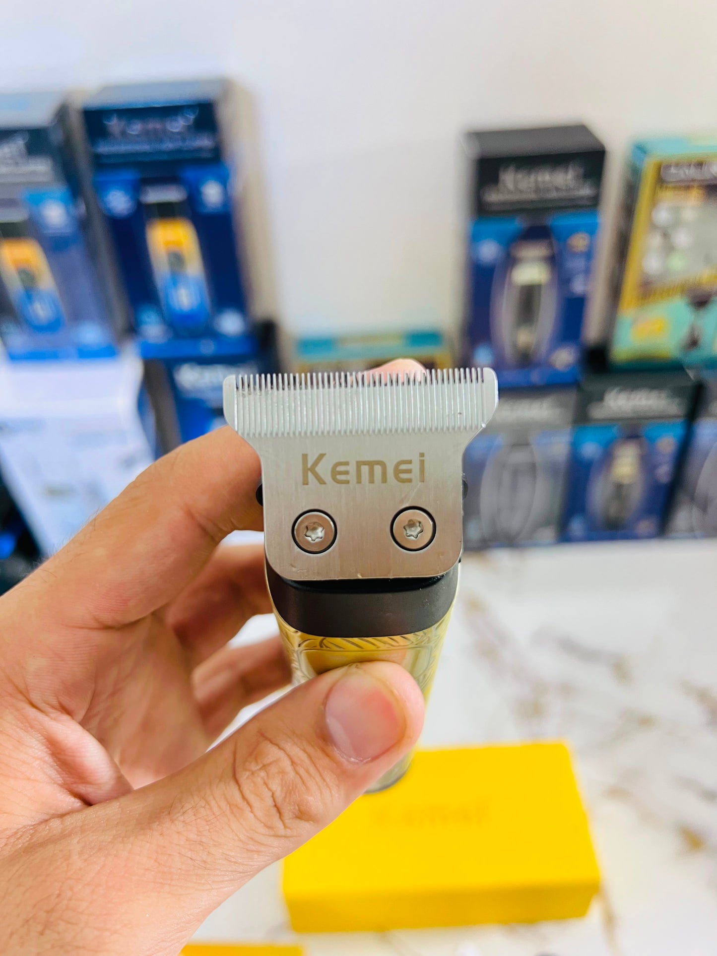 KEMEI KM-519A Dazzling Color Digital Display Hair Trimmer – 7200RPM with 1mm, 2mm & 3mm Combs