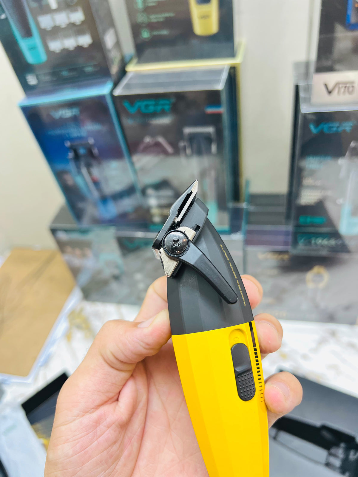 VGR Voyager Super Power V-285 Muscular C1 Trimmer – 9000 RPM, Metal Body, Ceramic Blade & 6 Magnetic Guide Combs|🇦🇷ARGENTINA LOT
