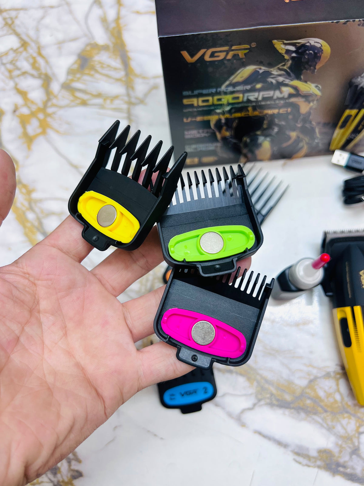 VGR Voyager Super Power V-285 Muscular C1 Trimmer – 9000 RPM, Metal Body, Ceramic Blade & 6 Magnetic Guide Combs|🇦🇷ARGENTINA LOT