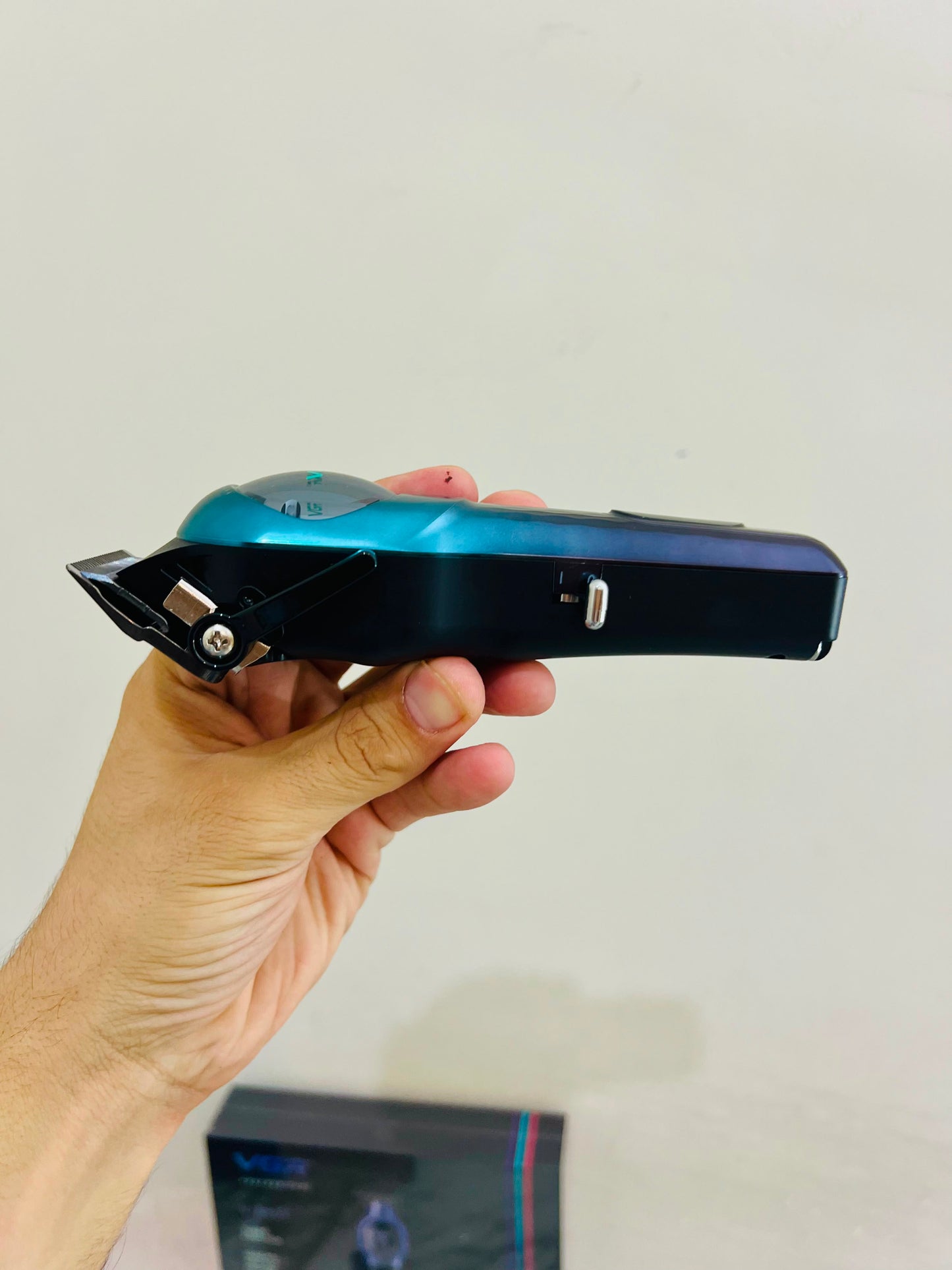 VGR V-166 Professional Stainless Steel Hair Clipper | 2000mAh Lithium Battery| 6 Guide Combs| 🇦🇷 Argentina lot