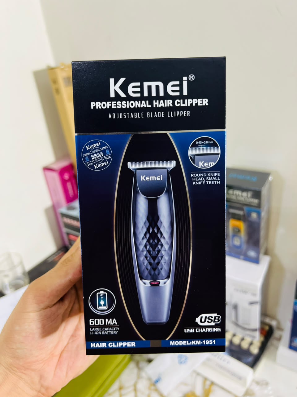 Kemei KM-1835 Professional Hair Clipper – Carbon Steel Blade,with 1mm, 2mm, 3mm, 4mm & 5mm Combs