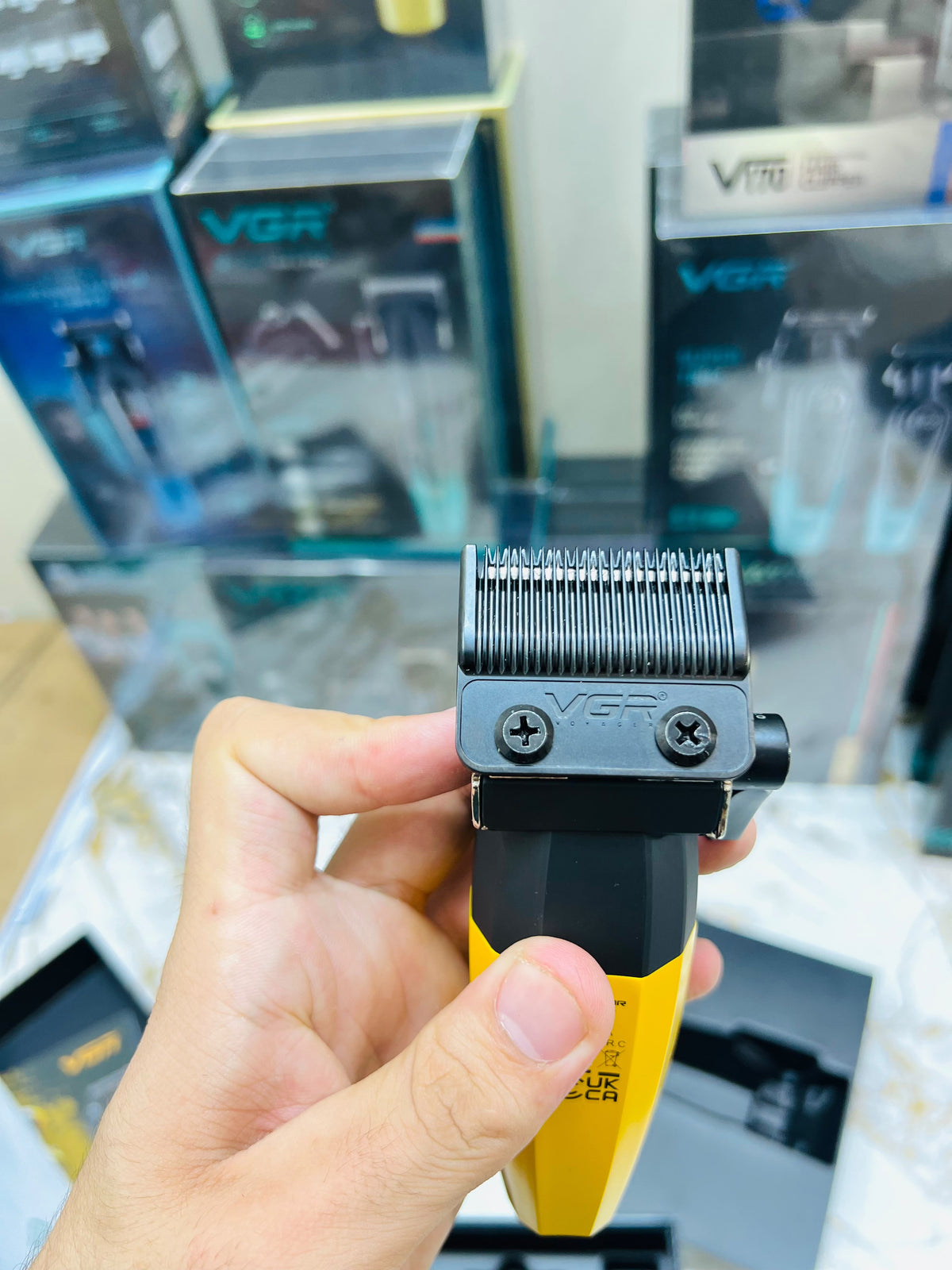 VGR Voyager Super Power V-285 Muscular C1 Trimmer – 9000 RPM, Metal Body, Ceramic Blade & 6 Magnetic Guide Combs|🇦🇷ARGENTINA LOT