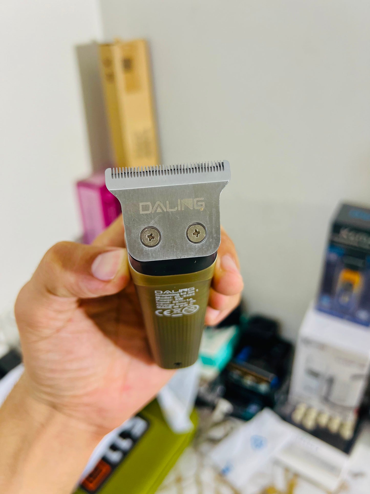 Daling DL-9505 Professional 3-in-1 Grooming Kit with 1mm, 3mm & 5mm Combs