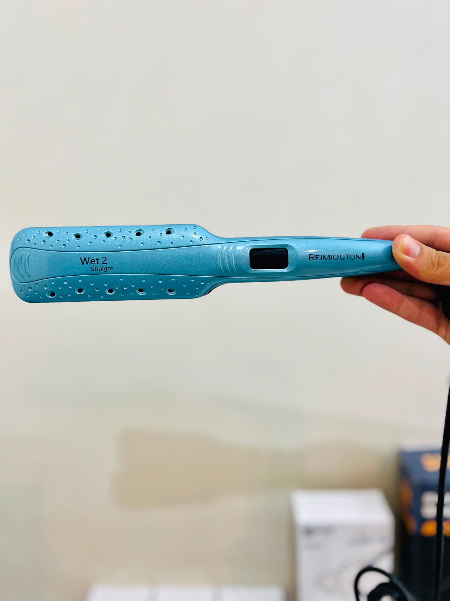 REMINGTON S7300 Wet 2 Straight Ceramic Hair Straightener – Frizz-Resist Micro Conditioners for Silky Smooth Hair