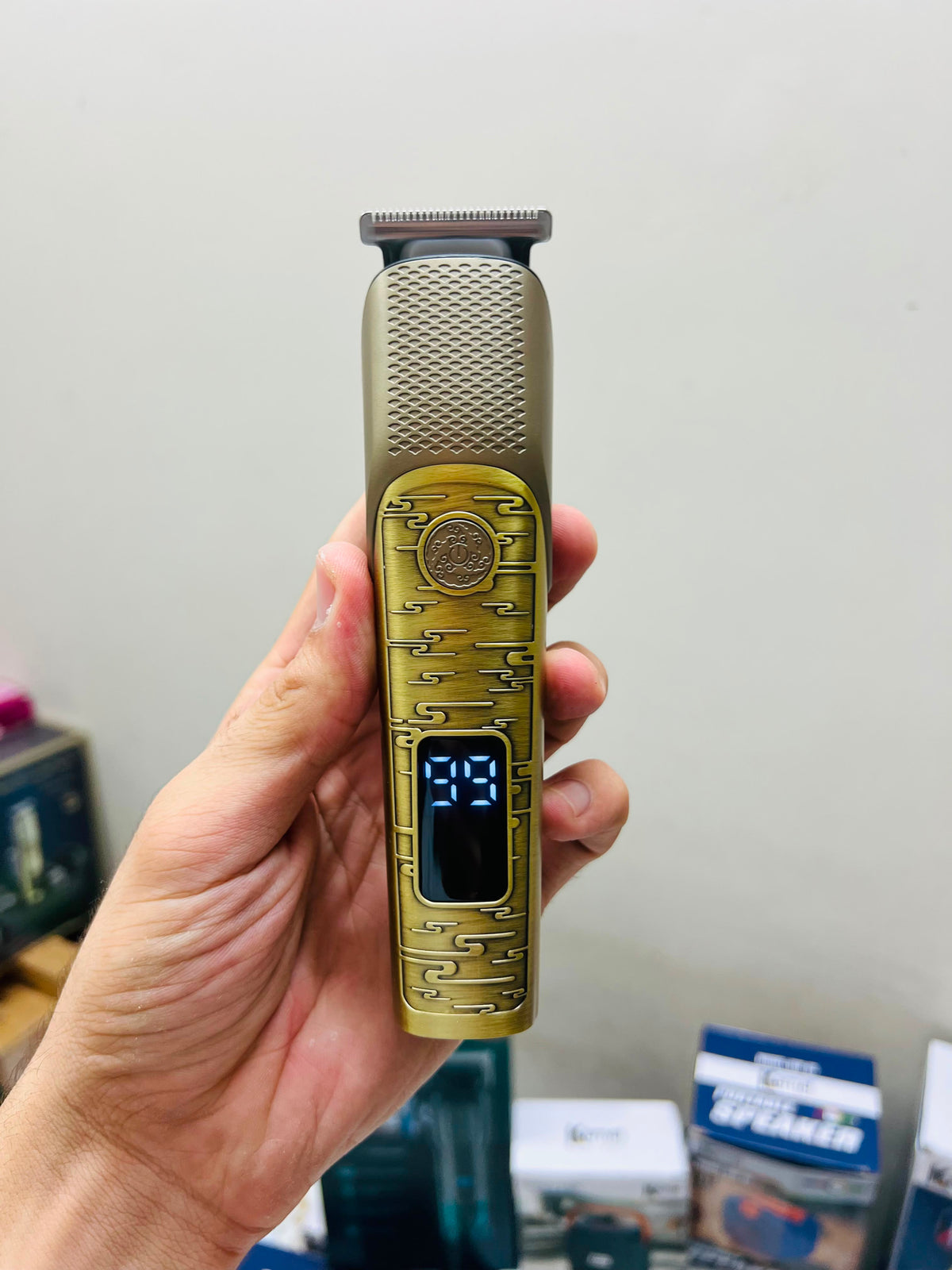 LK-887 4D Ultimate Control 6-in-1 Body Groomer – Professional All-in-One Trimmer