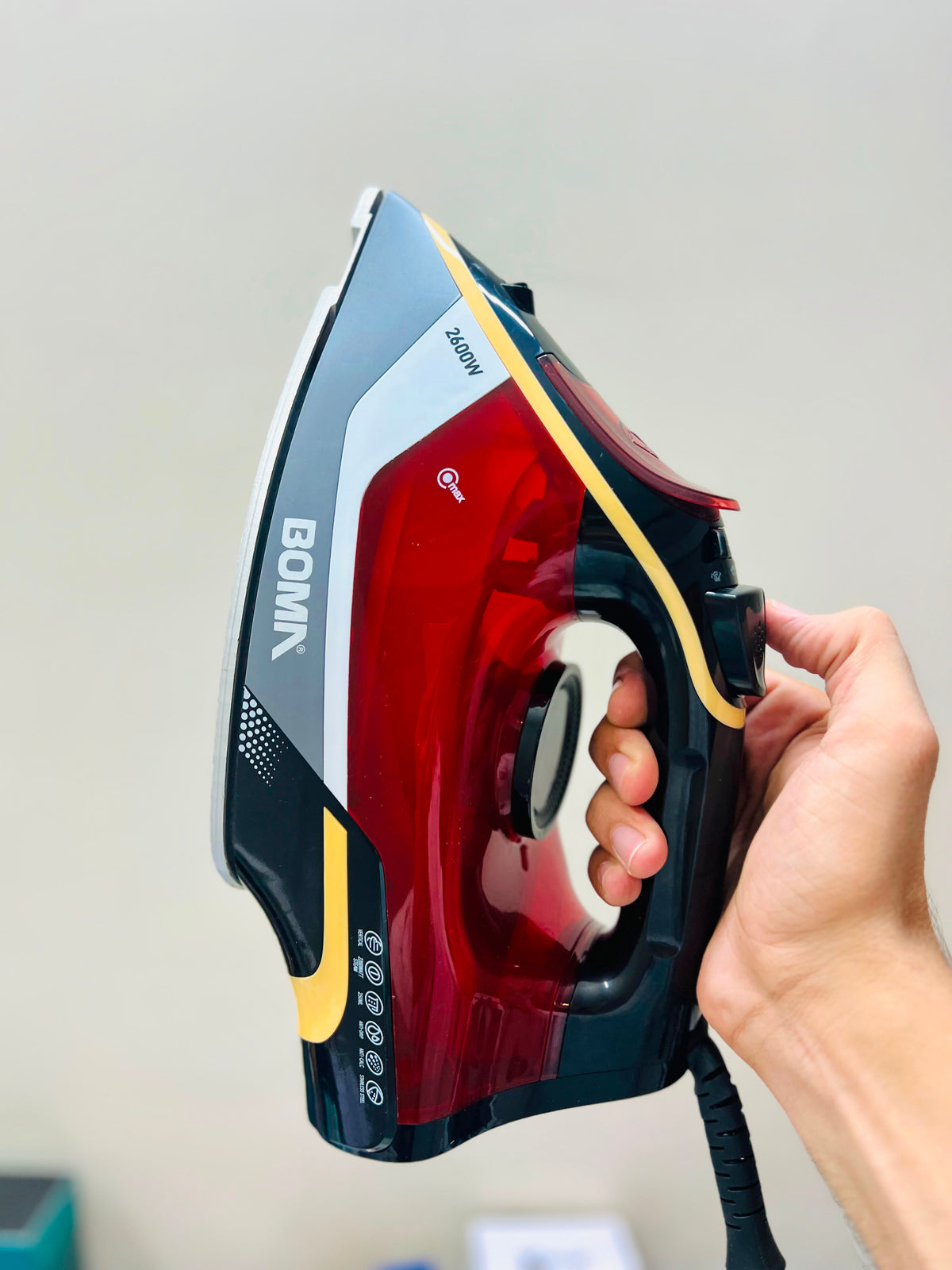 BOMA BM-6035 2600W Steam Iron – German Design with Vertical Steam & Overheat Protection