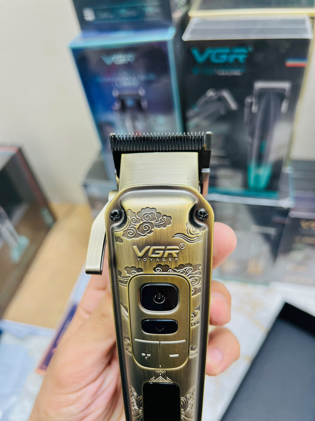 VGR Voyager Professional V-005 Hair Clipper – 7000 RPM, Powder Metallurgic Blade, 2600mAh Battery & 250 Minutes Runtime|🇦🇷ARGENTINA LOT